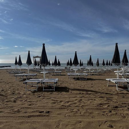 Apartment Luma With Pool Lido di Jesolo Exterior photo